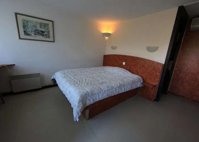 Restaurant Des Lacs 孔特雷克塞维尔